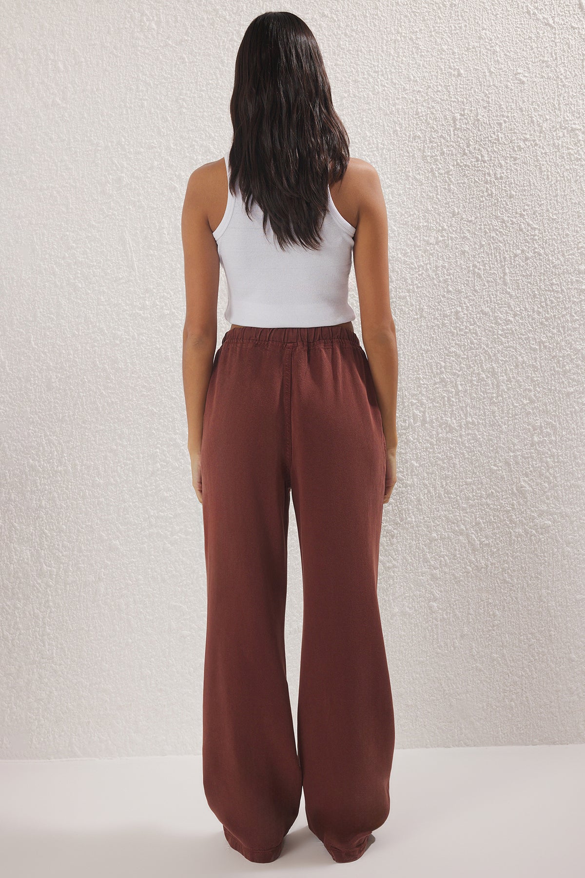 Trendyolmilla Bej More Sustainable %100 Tencel™ Beli Lastikli Yüksek Bel Jeans TWOSS24JE00203