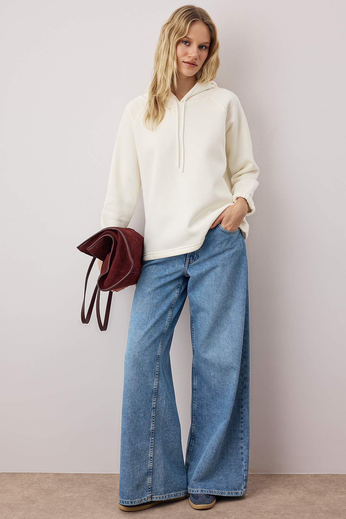 Trendyolmilla Ekru Kapüşonlu Kalın İçi Polarlı Örme Sweatshirt TWOAW26SW00129 Secondary image