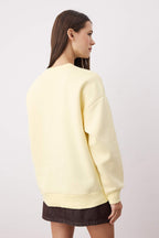 Trendyolmilla Siyah Oversize/Bol Kesim Bisiklet Yaka Kalın/İçi polarlı Örme Sweatshirt TWOAW24SW00102