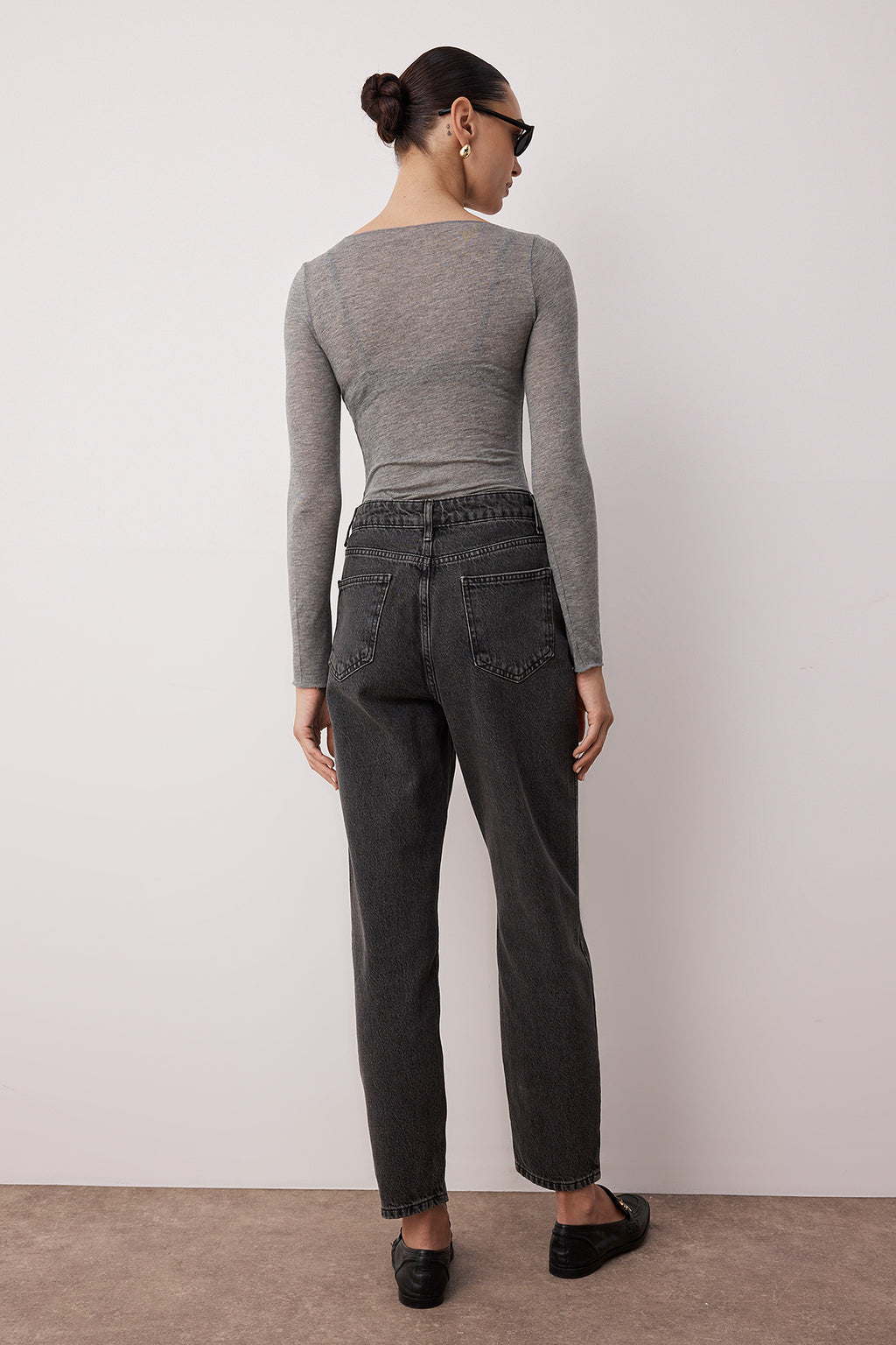 Trendyolmilla Siyah Yüksek Bel Mom %100 Pamuk Non-Stretch Jeans TWOSS23JE00085