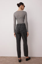 Trendyolmilla Siyah Yüksek Bel Mom %100 Pamuk Non-Stretch Jeans TWOSS23JE00085