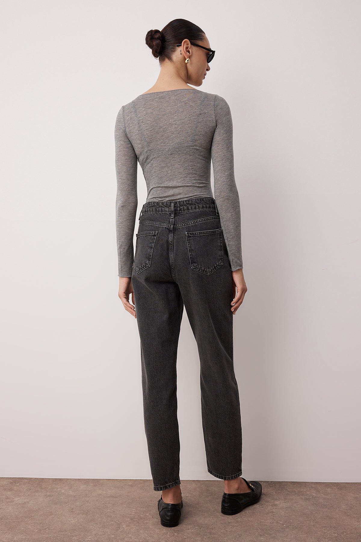 Trendyolmilla Siyah Yüksek Bel Mom %100 Pamuk Non-Stretch Jeans TWOSS23JE00085