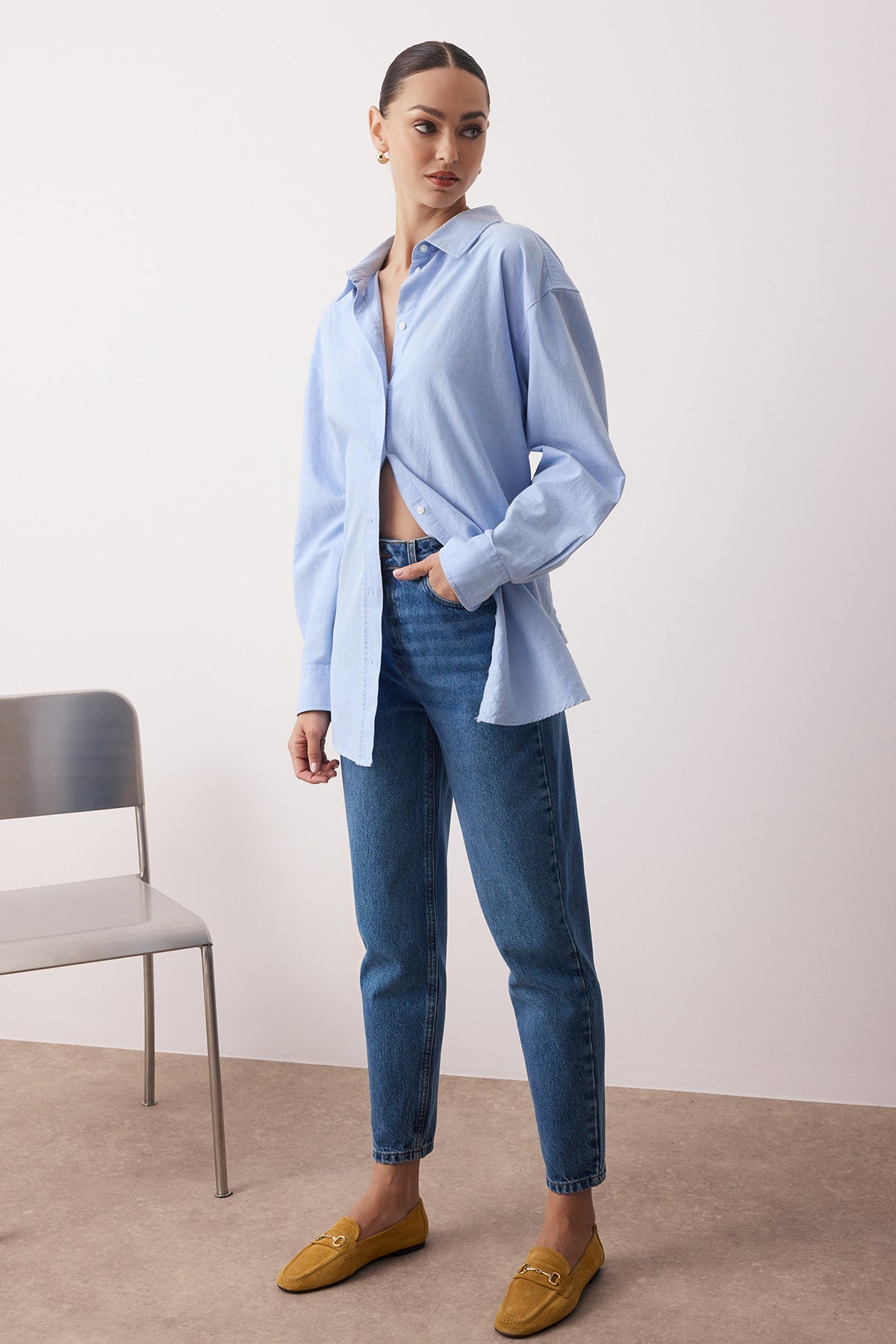Trendyolmilla Koyu Mavi Yüksek Bel Mom %100 Pamuk Non-Stretch Jeans TWOSS25JE00277