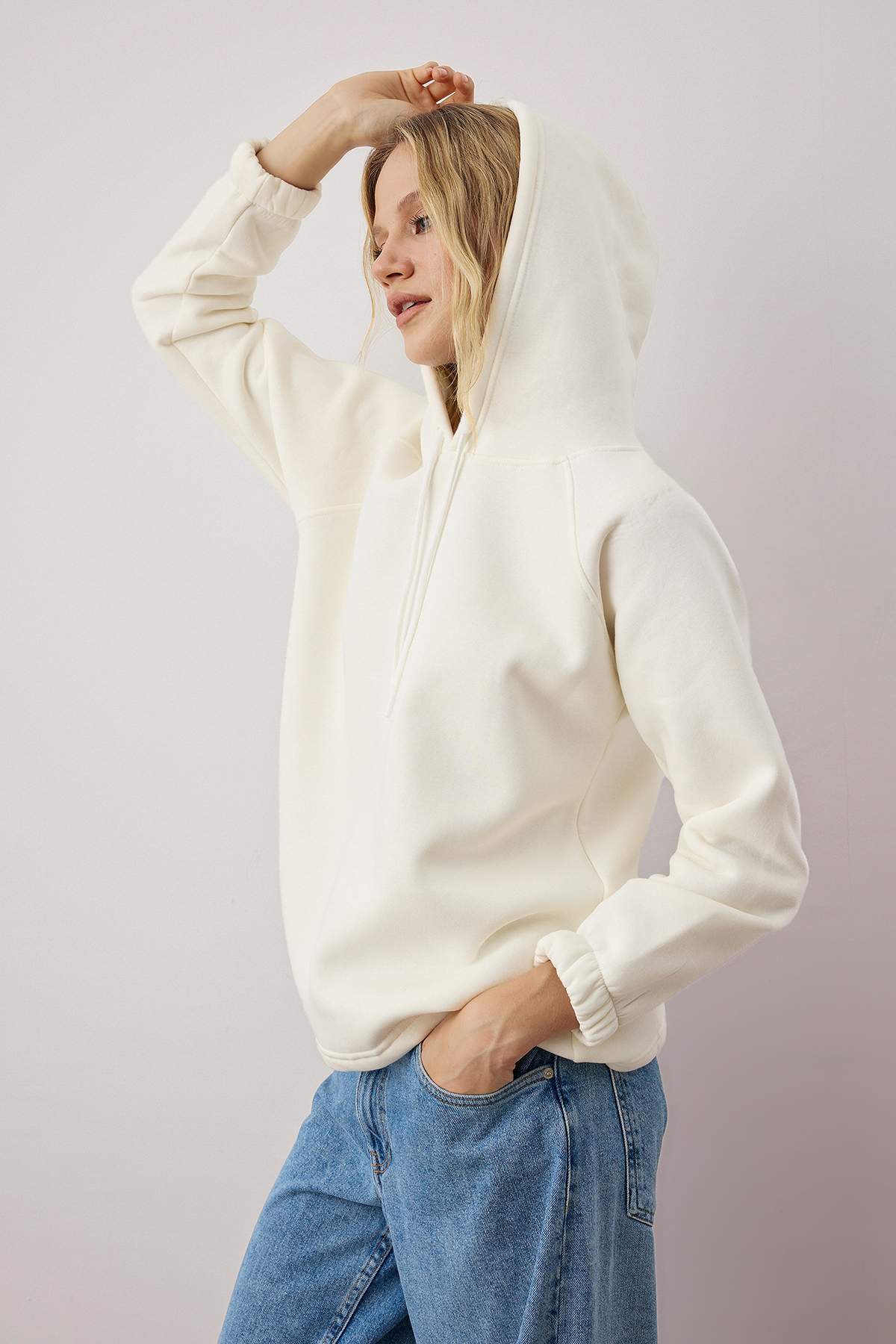 Trendyolmilla Ekru Kapüşonlu Kalın İçi Polarlı Örme Sweatshirt TWOAW26SW00129 Main image