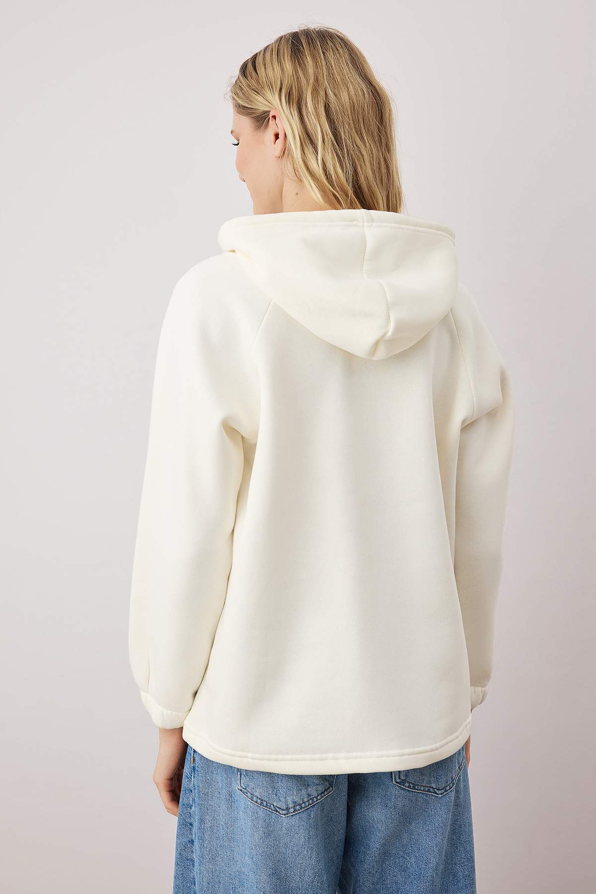 Trendyolmilla Ekru Kapüşonlu Kalın İçi Polarlı Örme Sweatshirt TWOAW26SW00129