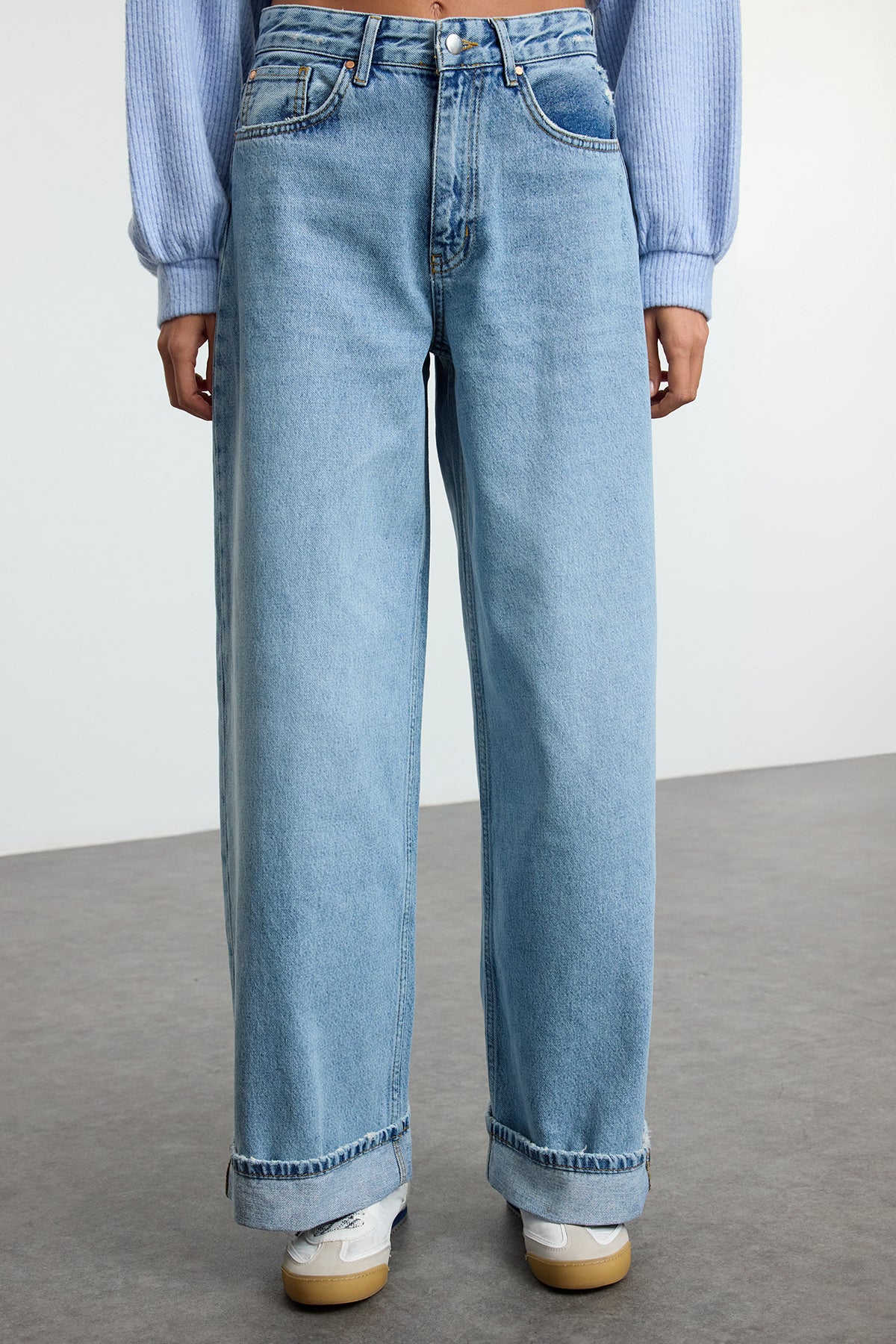 Trendyolmilla Koyu Mavi Katlı Paça Normal Bel Loose Baggy Jeans TWOSS25JE00001