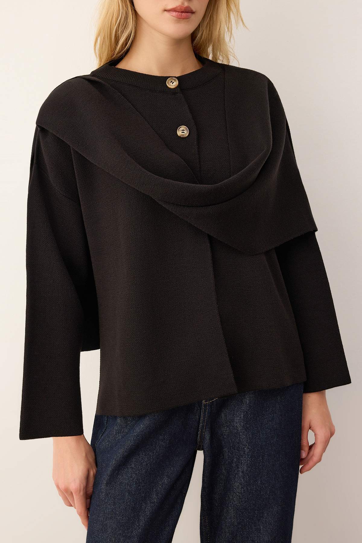Trendyolmilla Vücut Seçmeyen Vizon Süper Oversize/Geniş Kalıp Şal Detaylı Triko Panço TWOAW26KZ00160