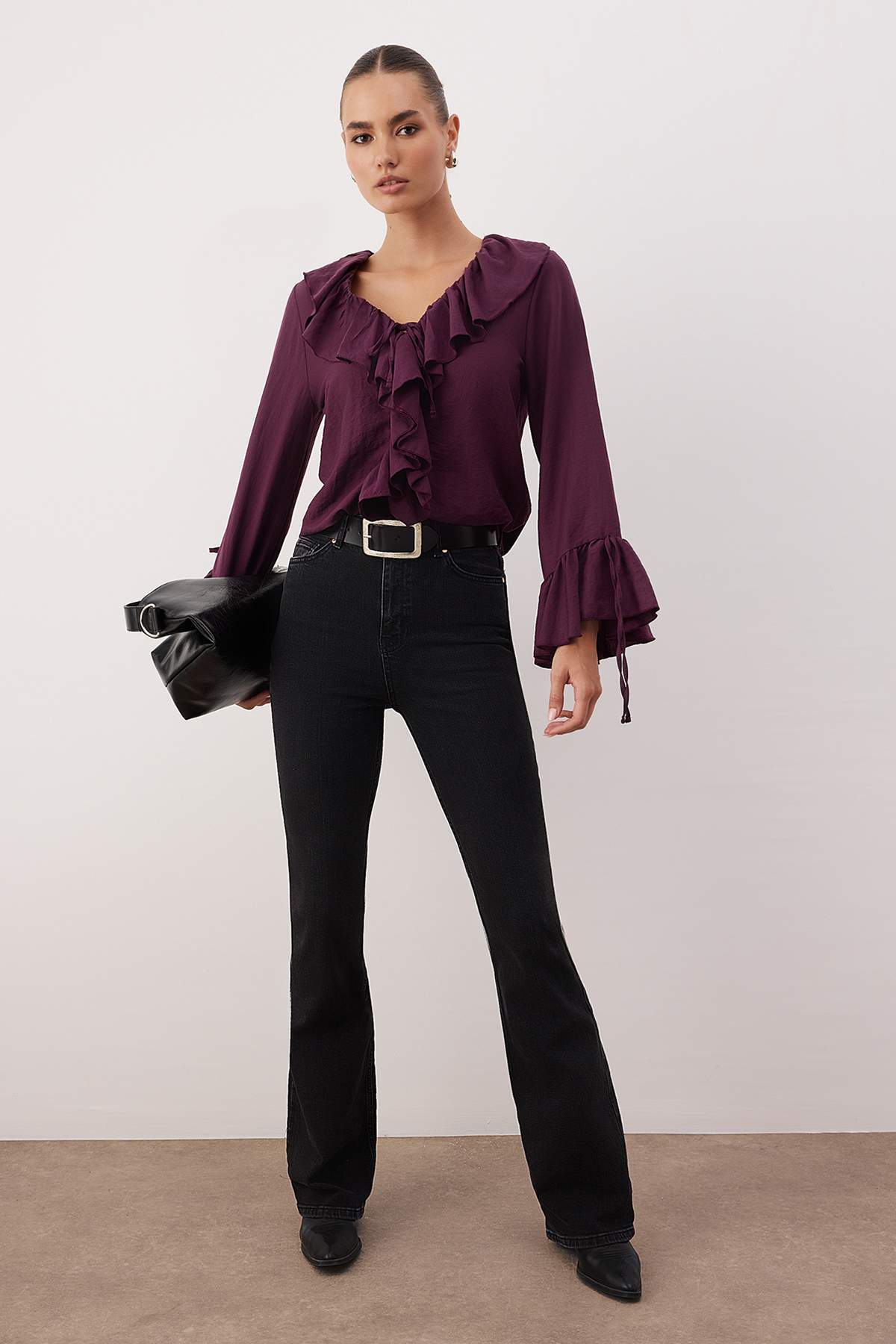 Trendyolmilla Antrasit Yüksek Bel Comfort/Esnek Flare Jeans TWOAW25JE00096 الصورة الرئيسية