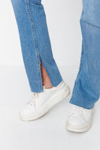Trendyolmilla Lacivert Yırtmaçlı Yüksek Bel Comfort/Esnek Flare İspanyol Paça Jeans TWOAW22JE0382
