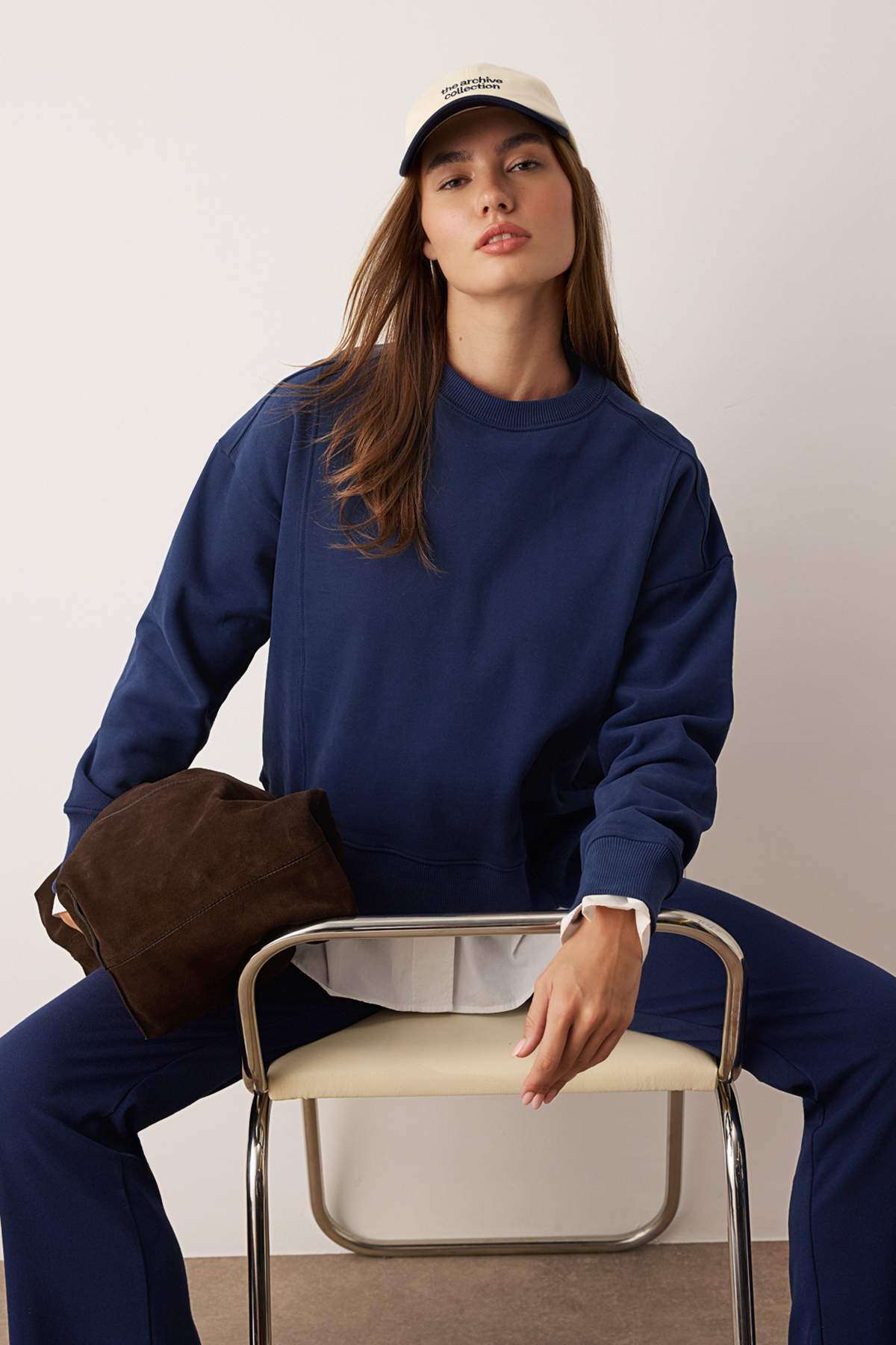 Trendyolmilla Koyu Kahverengi Premium Oversize Kalıp Dikiş Detaylı İçi Polarlı Örme Sweatshirt TWOAW26SW00204