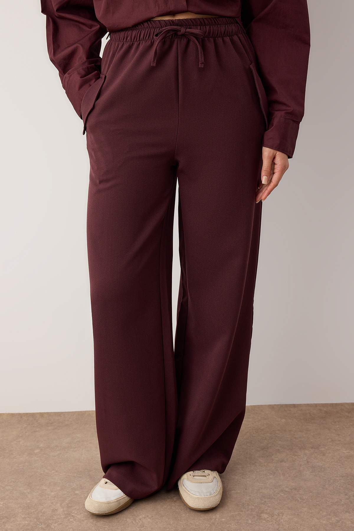 Mürdüm Cep Detaylı Beli Lastikli Wide Leg/Geniş Paça Pantolon TWOAW26PL00087