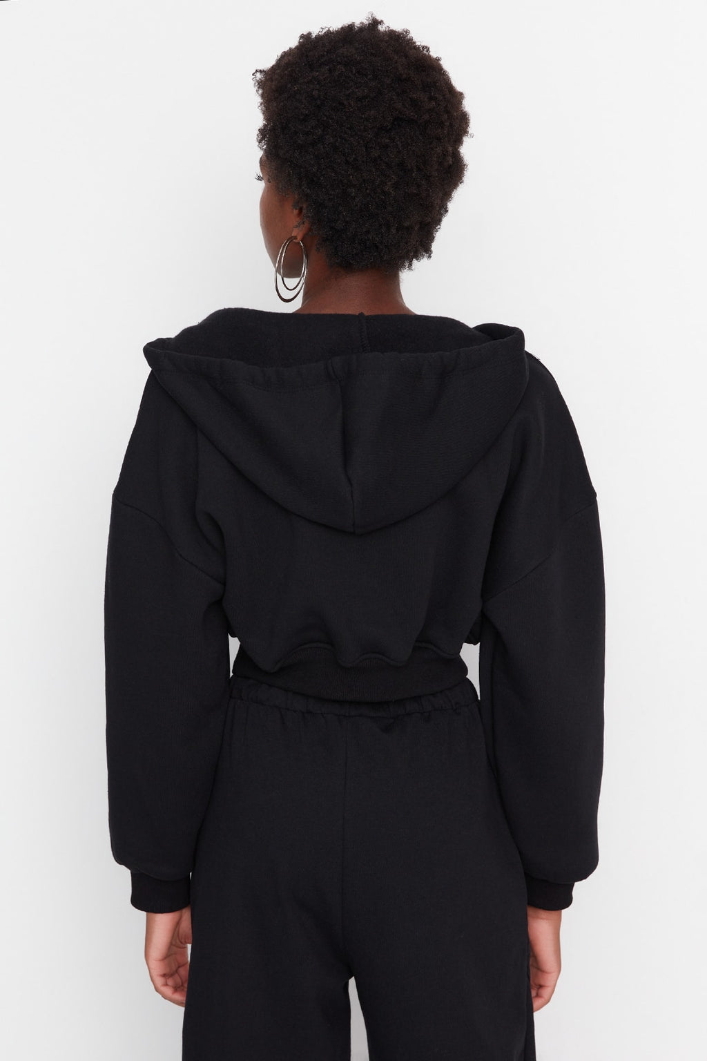 Trendyolmilla Siyah Kalın İçi Polarlı Kapüşonlu V Yaka Rahat Kesim Crop Örme Sweatshirt TWOAW23SW00096