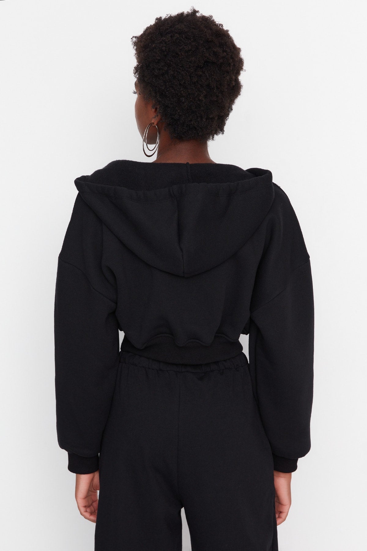 Trendyolmilla Siyah Kalın İçi Polarlı Kapüşonlu V Yaka Rahat Kesim Crop Örme Sweatshirt TWOAW23SW00096