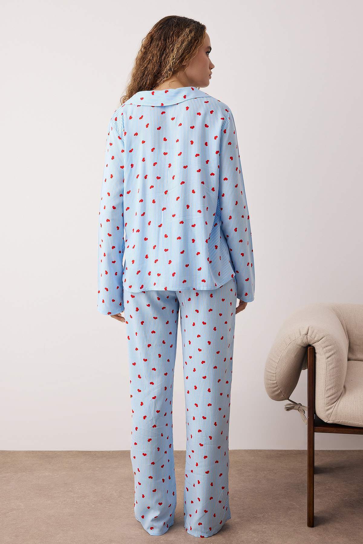 Trendyolmilla Pembe Çizgili Viskon Dokuma Pijama Takımı THMAW26PT00106