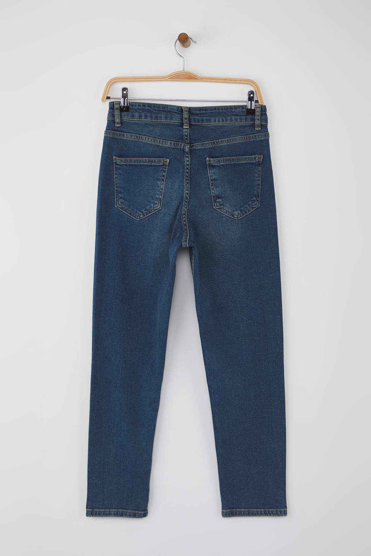 Trendyolmilla Antrasit Yüksek Bel Esnek Comfort Yeni Mom Jeans TWOAW26JE00056