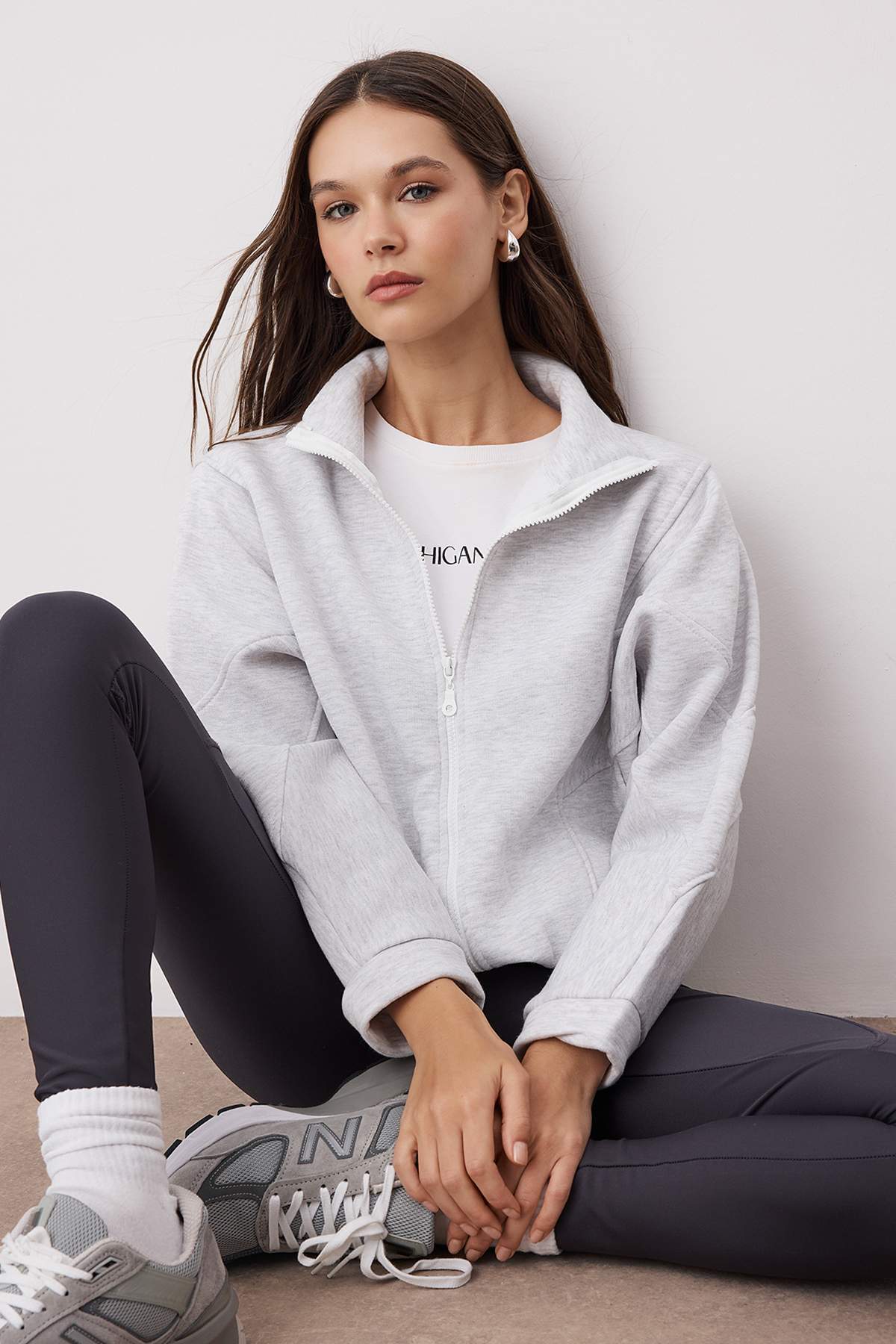 Trendyolmilla Kar Melanj Fermuarlı Dikiş Detaylı Dik Yaka Bomber Örme Sweatshirt TWOAW26SW00037