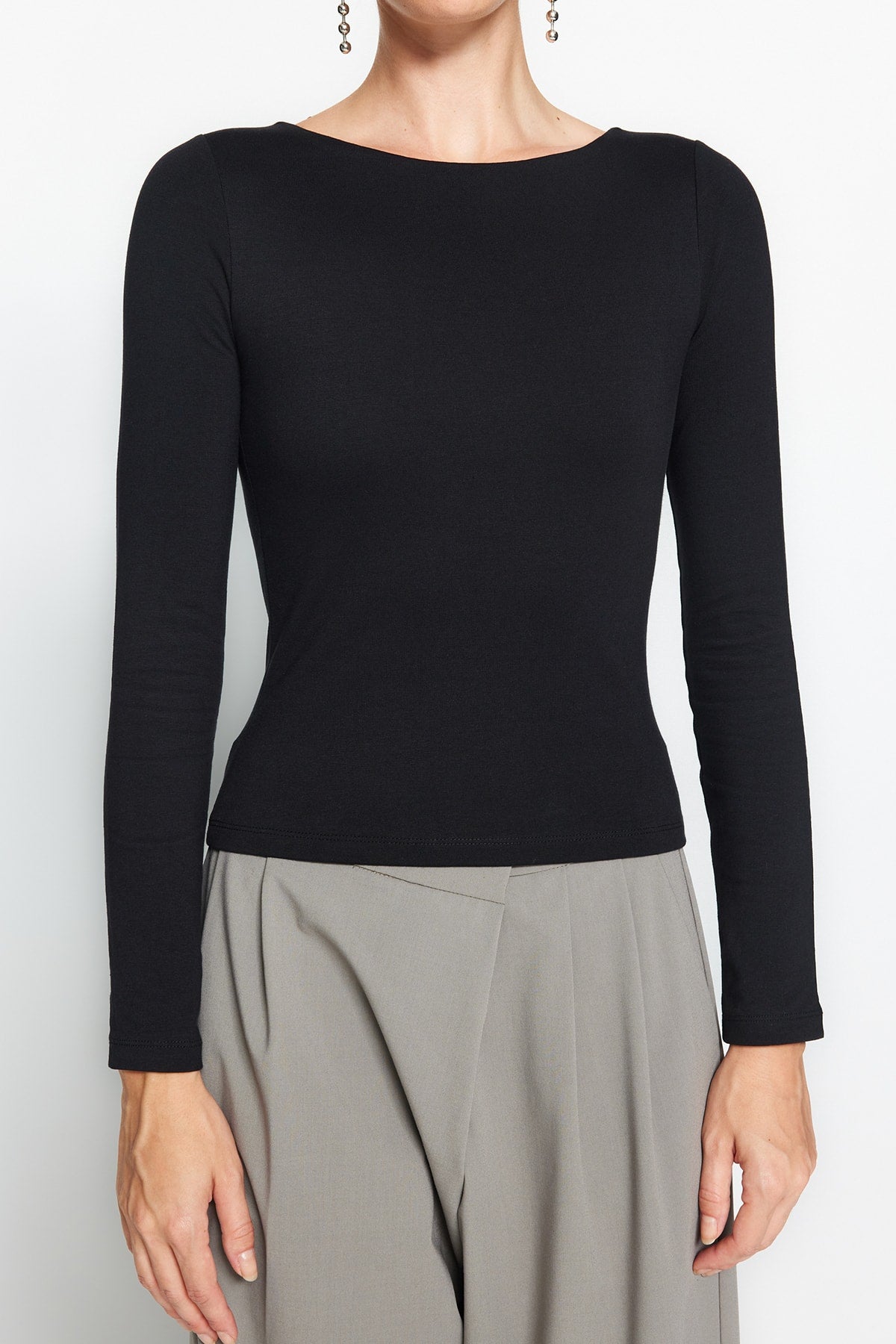 Trendyolmilla Kahverengi Pamuklu Kayık Yaka Fitted/Vücuda Oturan Esnek Bluz TWOAW24BZ00166