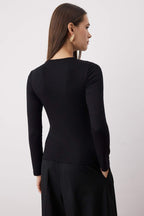 Trendyolmilla Ekru Yaka Detaylı Fitted/Vücuda Oturan Örme Bluz TWOAW26BZ00173
