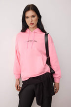 Trendyolmilla Açık Pembe alın İçi Polarlı Kapüşonlu Ön ve Sırt Baskılı Oversize Örme Sweatshirt TWOAW26SW00184