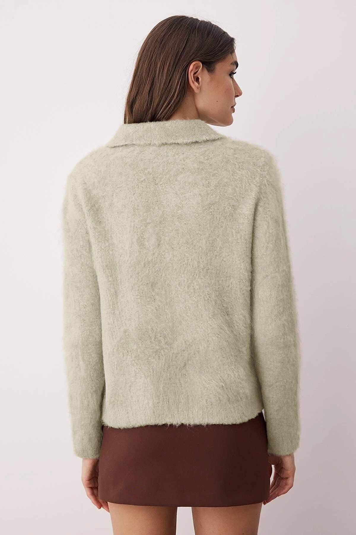 Trendyolmilla Taş Gül Düğme Detaylı Buklet İplikli Triko Hırka TWOAW26HI00109