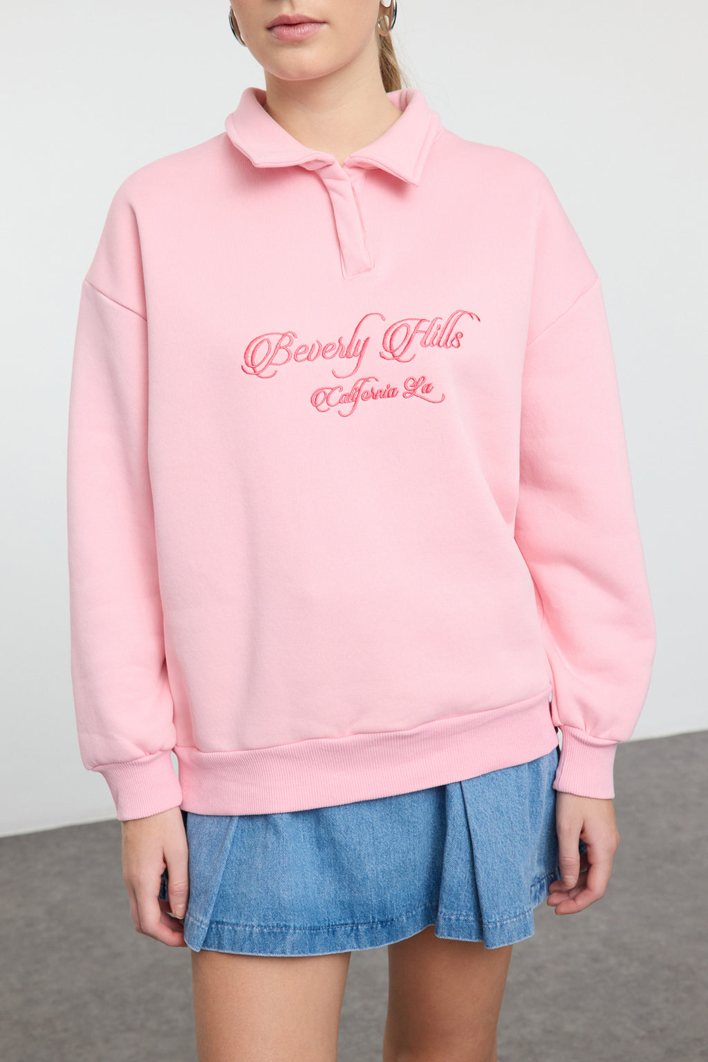 Trendyolmilla Sarı Gömlek Yaka Nakışlı Regular Fit Kalın İçi Polarlı Örme Sweatshirt TWOAW24SW00182