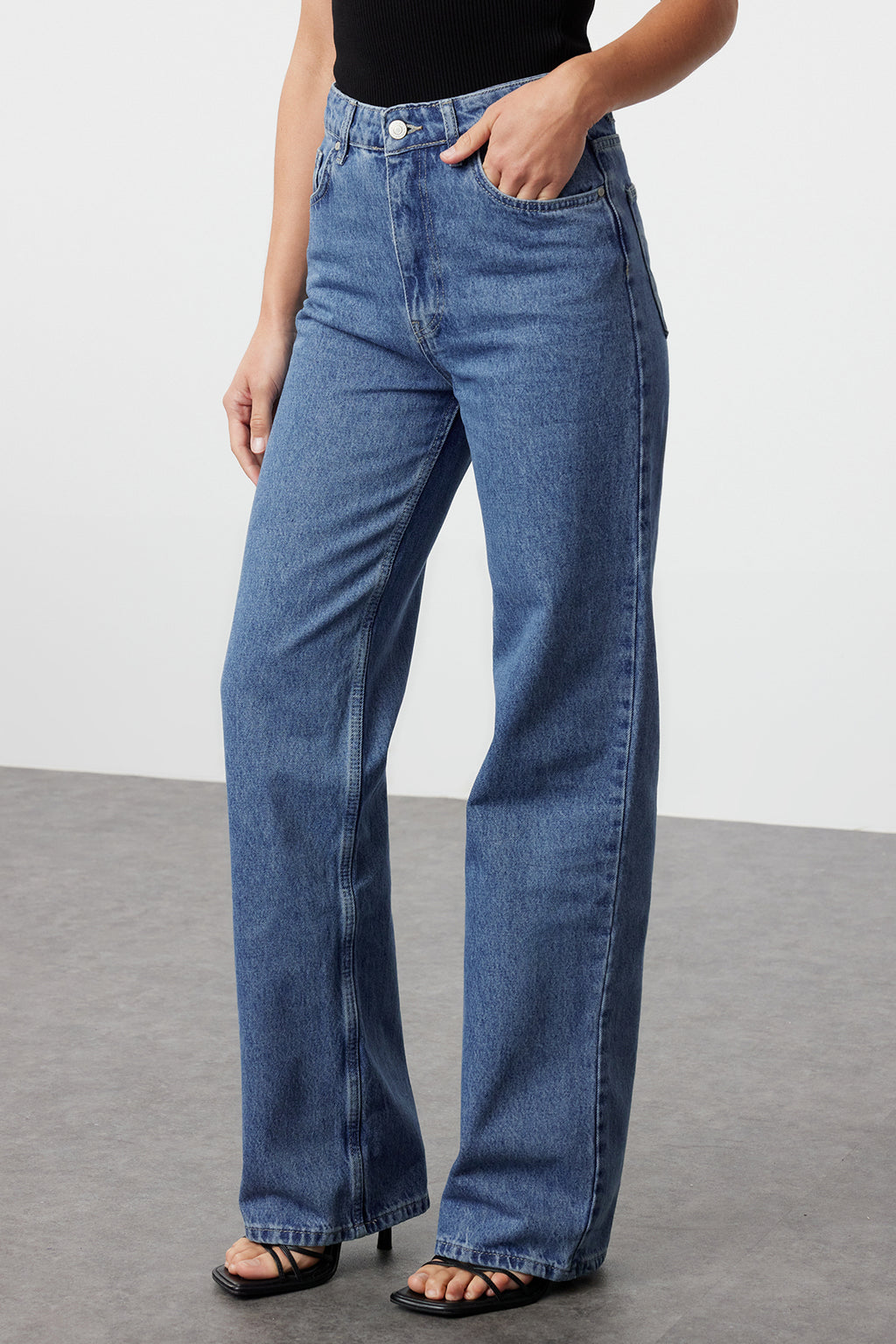 Trendyolmilla Koyu Mavi Yüksek Bel Wide Leg Geniş Paça %100 Pamuk Non-Stretch Jeans TWOSS23JE00068