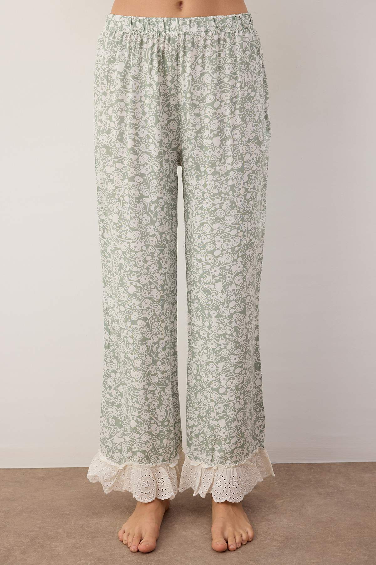Trendyolmilla Mavi Çiçekli Viskon Dokuma Pijama Takımı THMAW26PT00185