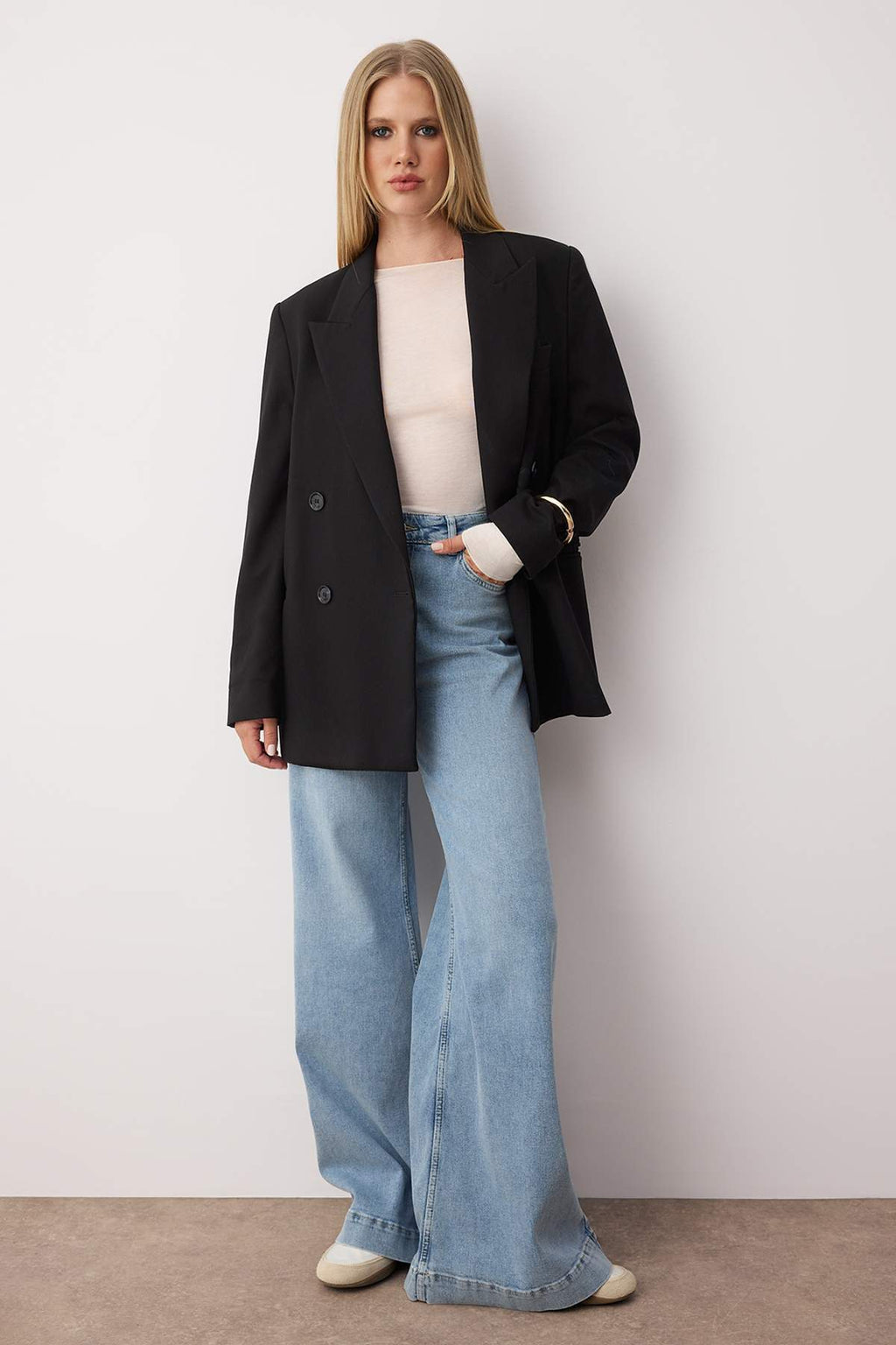 Trendyolmilla Açık Mavi Paça Detaylı Yüksek Bel Wide Leg Comfort Jeans TWOAW26JE00000