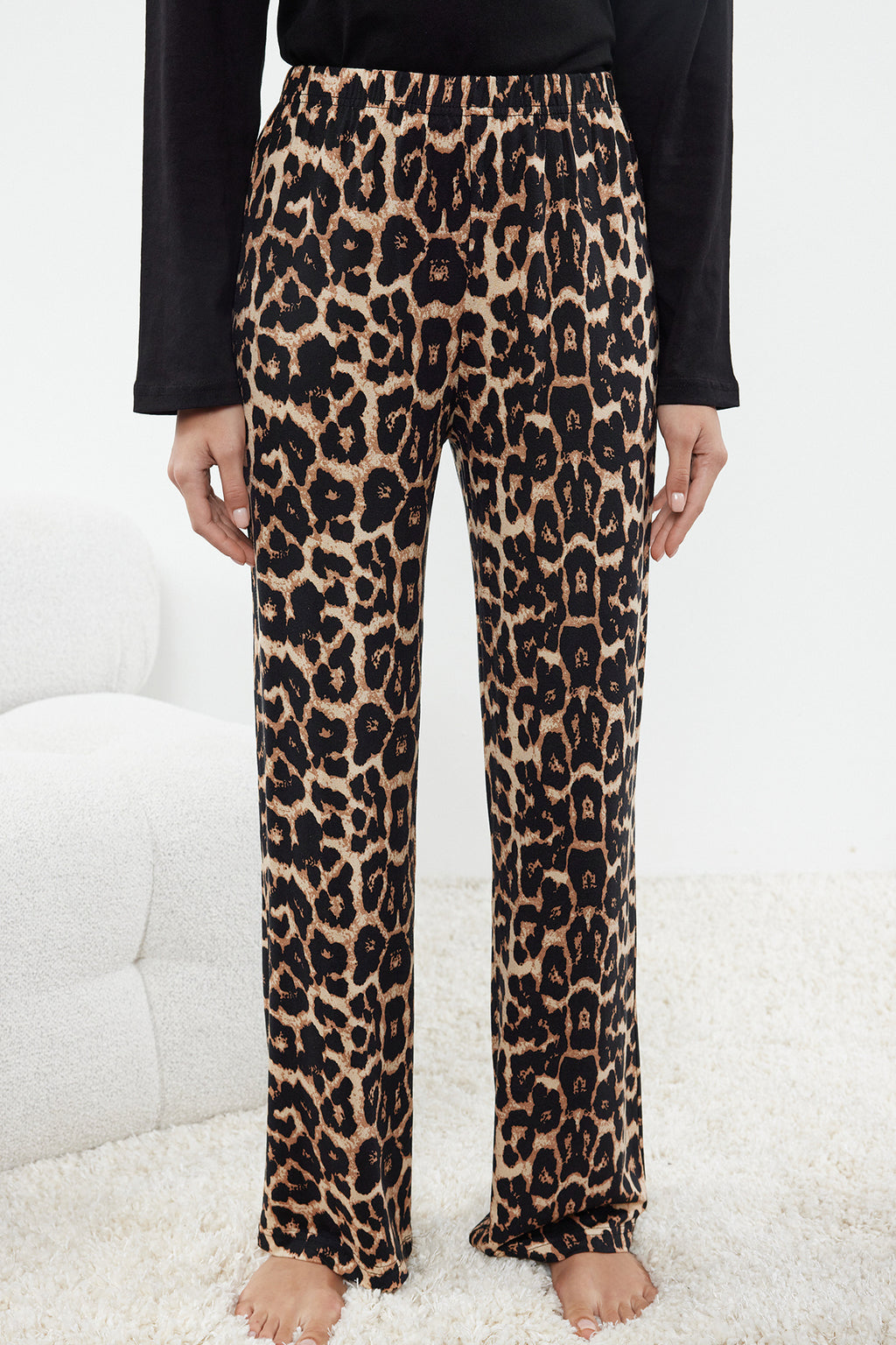 Trendyolmilla Beyaz-Siyah Leopar Desenli Örme Pijama Takımı THMAW25PT00100