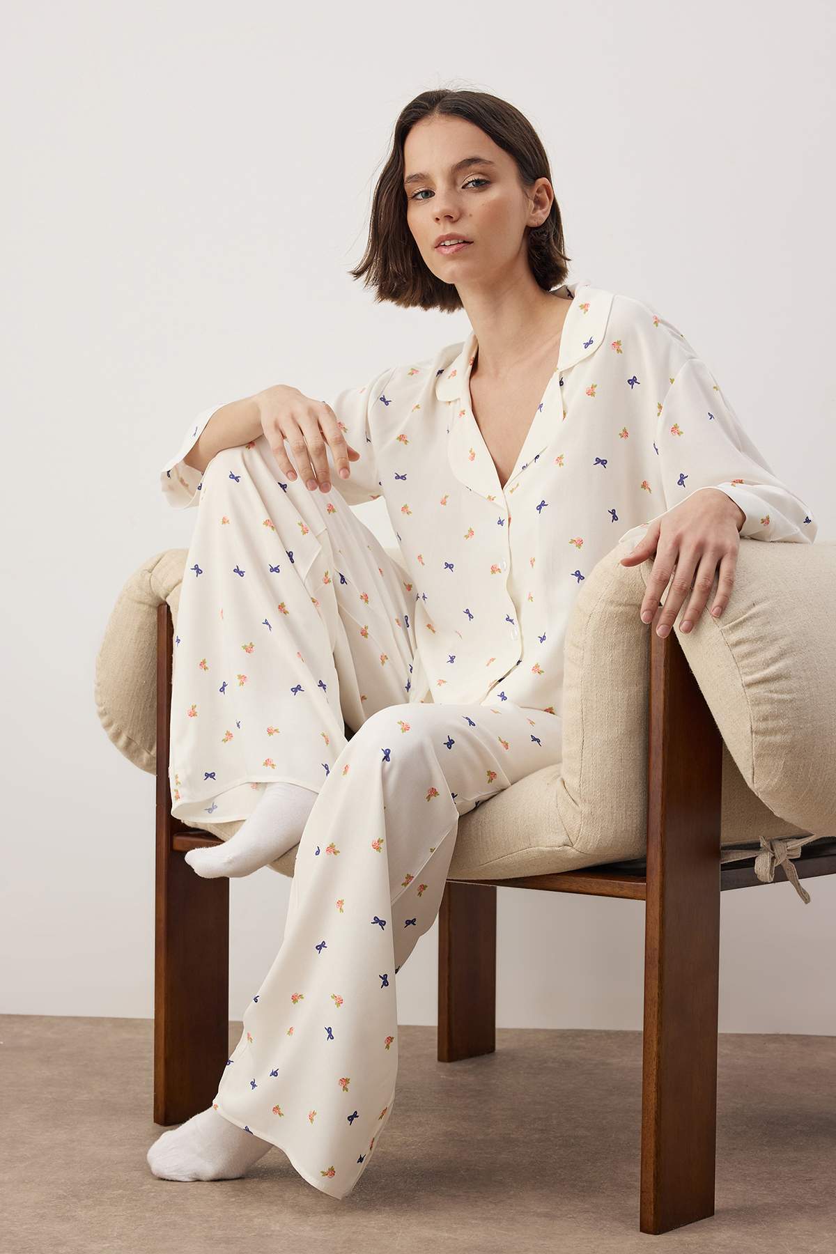 Trendyolmilla Ekru Baskılı Viskon Dokuma Pijama Takımı THMAW26PT00065 Main image