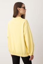 Trendyolmilla Ekru Fermuarlı Oversize/Geniş Kalıp Kalın İçi Polarlı  Örme Sweatshirt TWOAW25SW00122