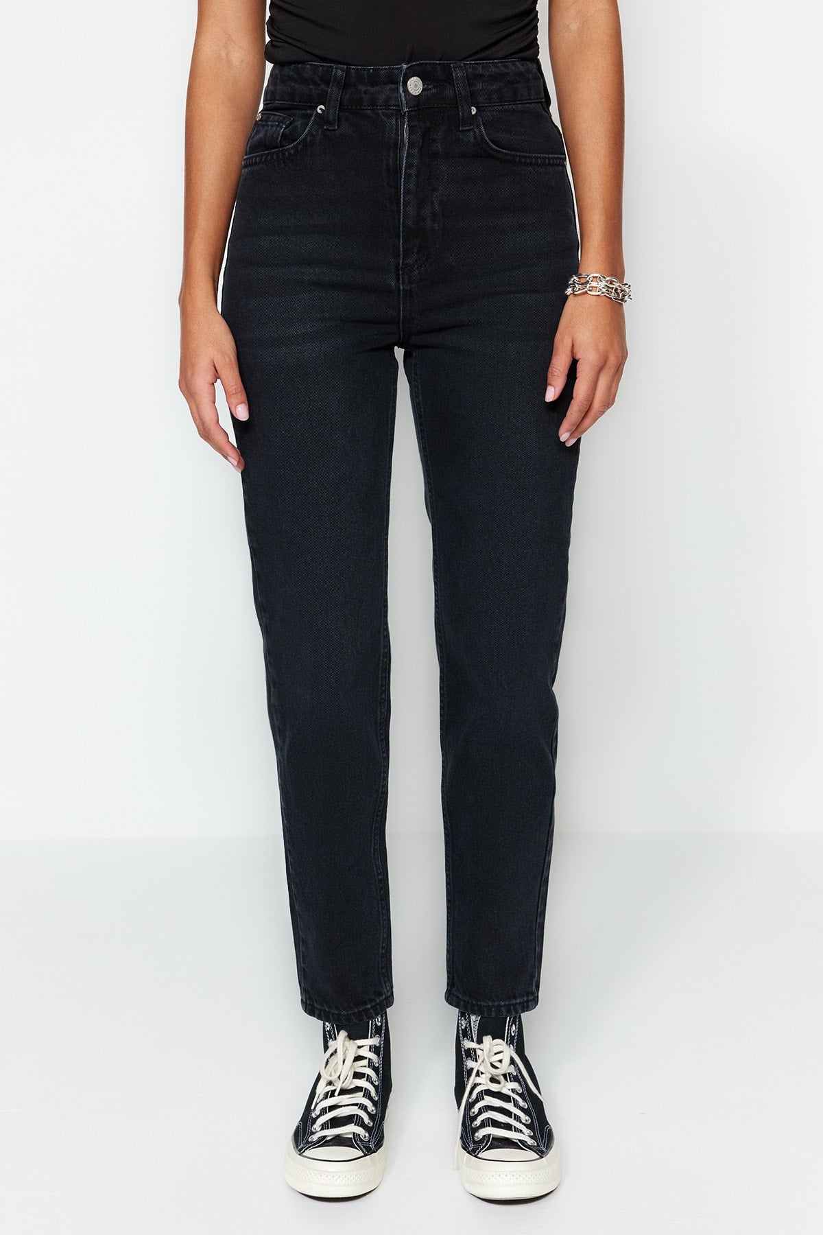 Trendyolmilla Siyah Yüksek Bel Mom %100 Pamuk Non-Stretch Jeans TWOSS23JE00085