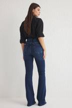 Trendyolmilla Koyu Mavi Yüksek Bel Comfort/Esnek Flare İspanyol Paça Jeans TWOSS25JE00110