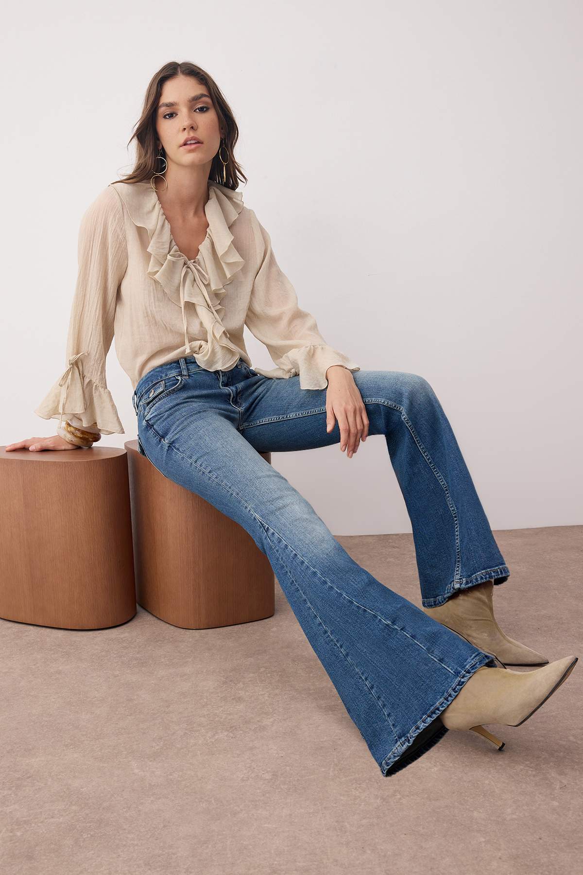 Mavi Dikiş Detaylı Düşük Bel Comfort/Esnek Flare Jeans TWOAW26JE00043 Secondary image