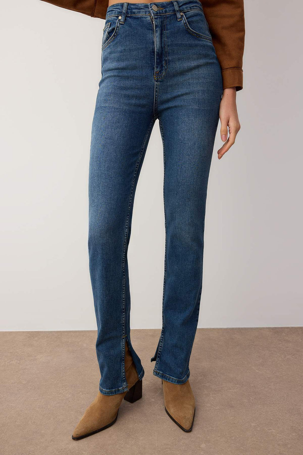 Koyu Mavi Yırtmaçlı Yüksek Bel Bootcut Comfort/Esnek Jeans TWOSS22JE0643