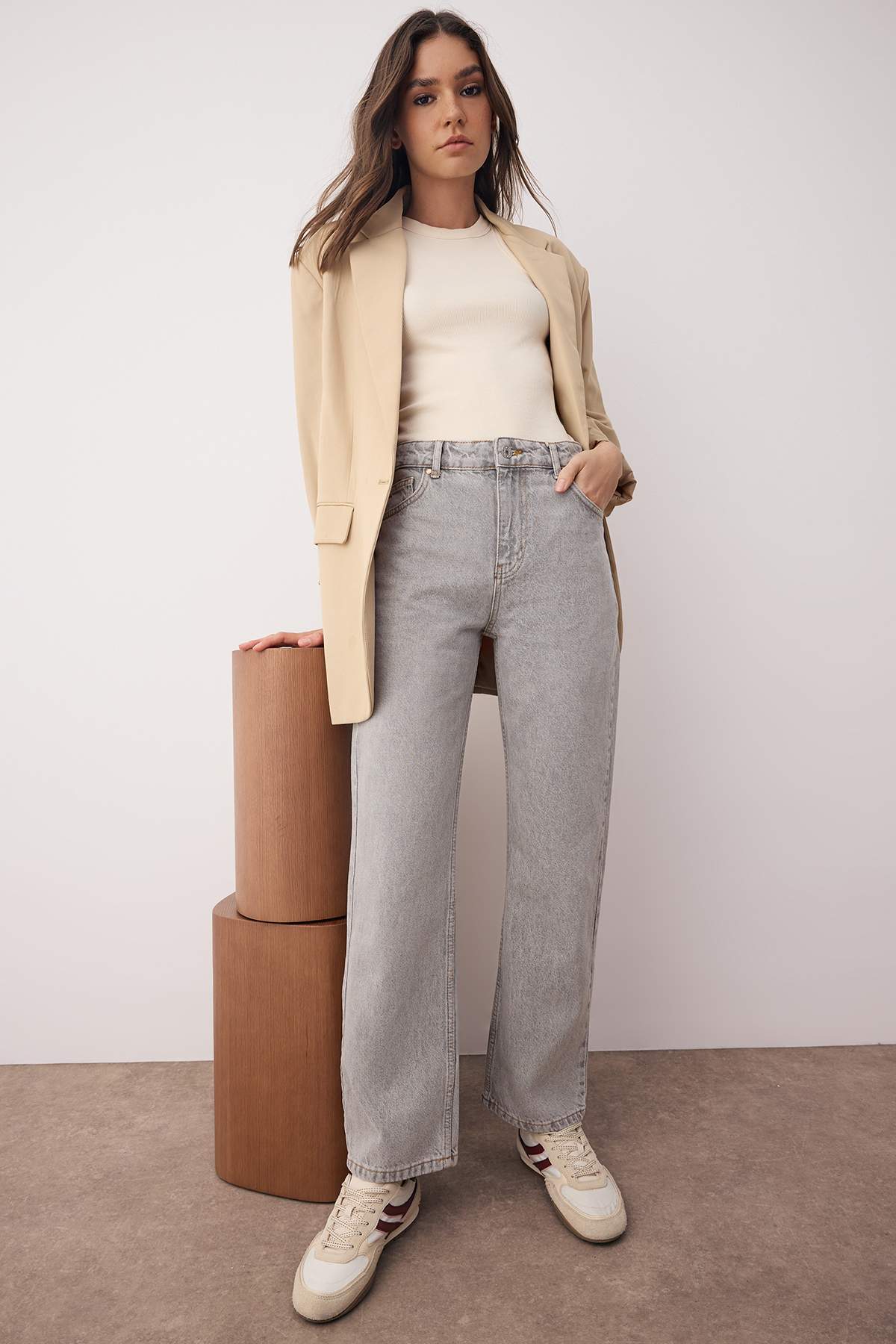 Trendyolmilla Gri Yüksek Bel Boru Paça Yeni Straight Jeans TWOAW26JE00060