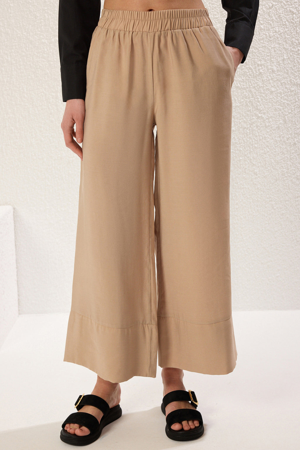 Trendyolmilla Vizon Modal Cep Detaylı Wide Leg/Geniş Paça Pileli Dokuma Pantolon TWOSS25PL00081 Palazzo