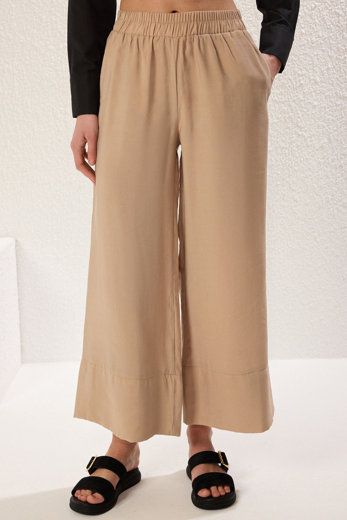 Trendyolmilla Vizon Modal Cep Detaylı Wide Leg/Geniş Paça Pileli Dokuma Pantolon TWOSS25PL00081 Palazzo