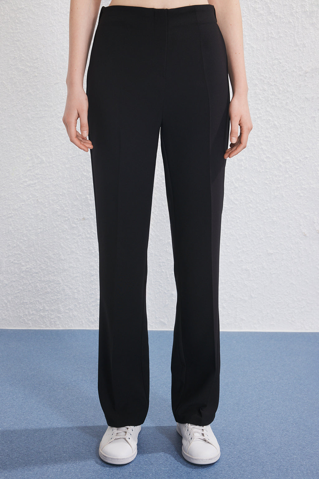 Trendyolmilla Siyah Arka Beli Lastikli Straight/Düz Kesim Dokuma Pantolon TWOSS25PL00102