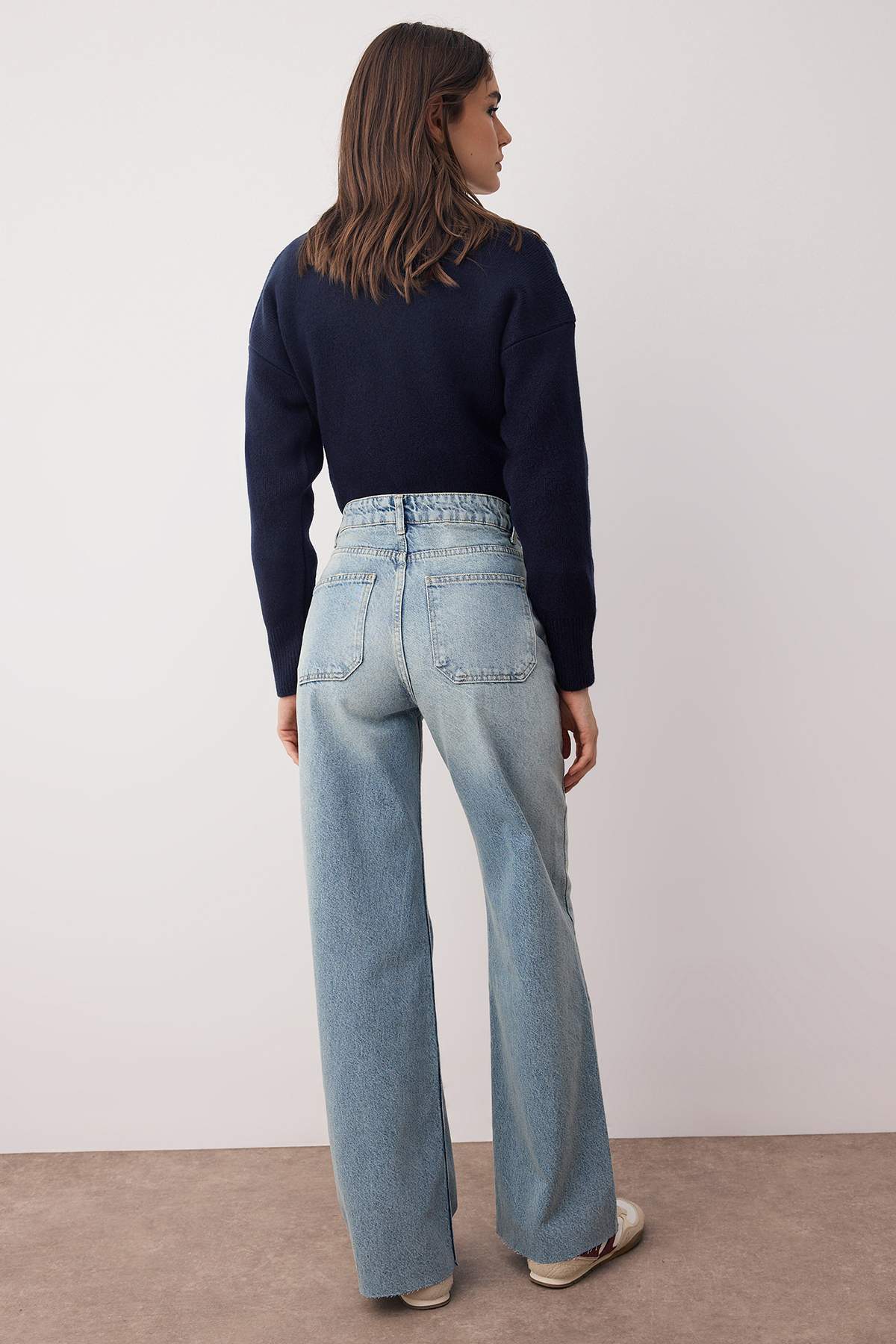 Trendyolmilla Koyu Mavi Paça Kesikli Ekstra Yüksek Bel Geniş Paça Wide Leg Jeans TWOAW26JE00080