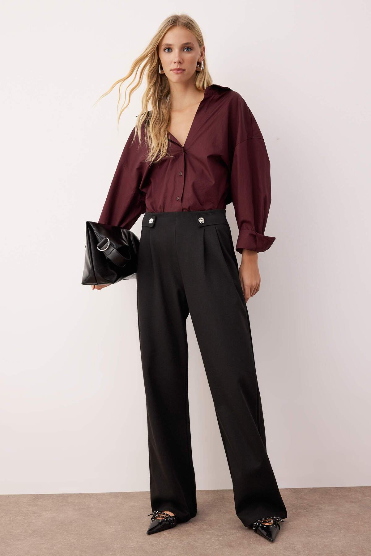Trendyolmilla Siyah Diagonel Pileli Düğmeli Wide Leg/Geniş Paça Örme Pantolon TWOAW26PL00041 Main image