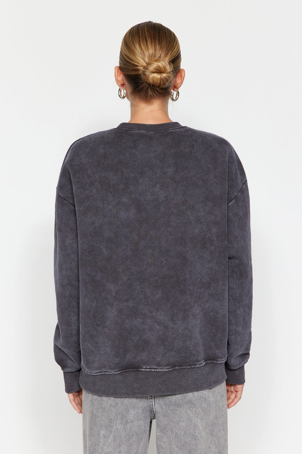 Antrasit Eskitme/Soluk Efektli Kalın İçi Polarlı Oversize/Geniş Kalıp Örme Sweatshirt TWOAW24SW00151