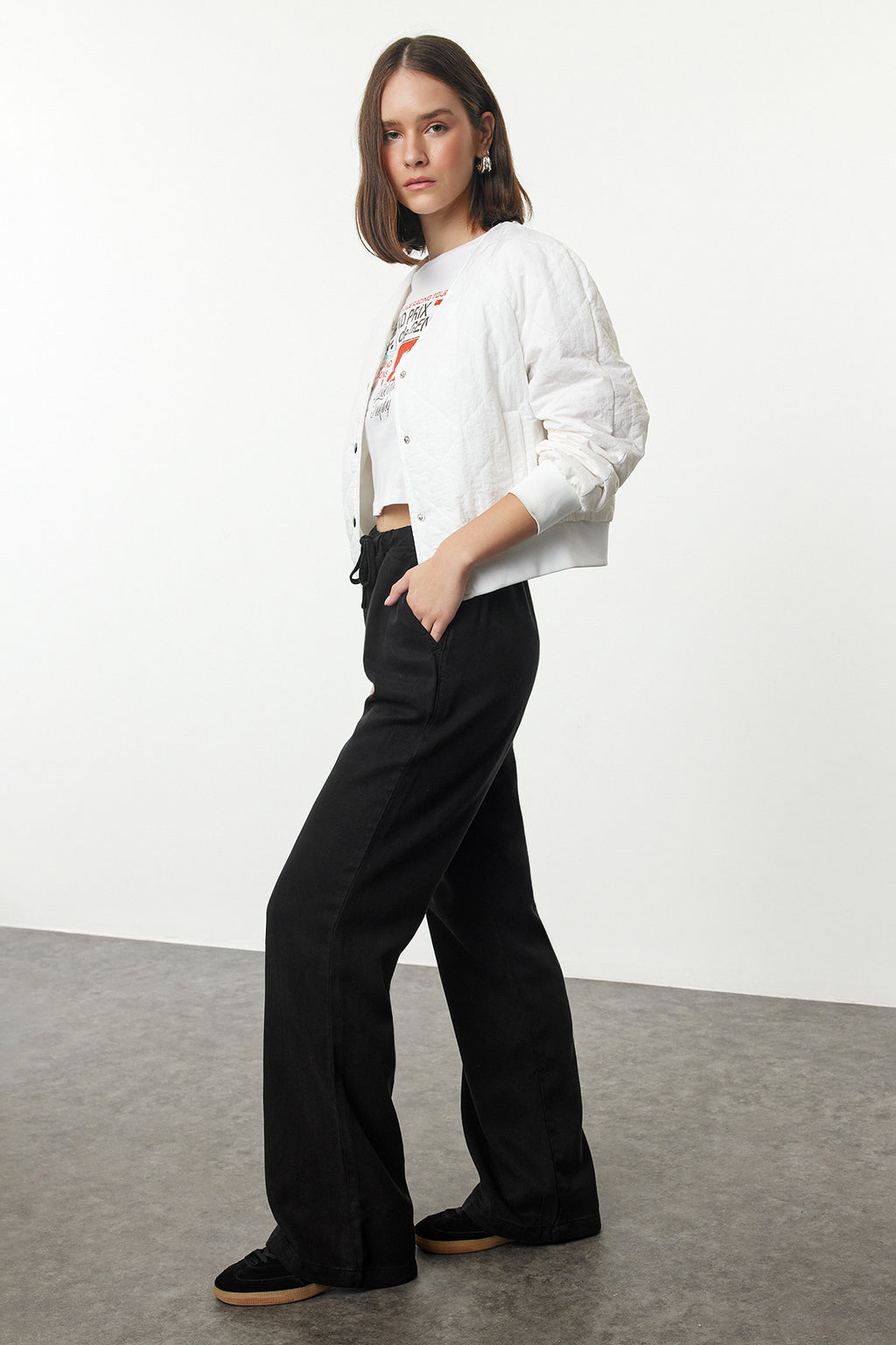 Trendyolmilla Bej More Sustainable %100 Tencel™ Beli Lastikli Yüksek Bel Jeans TWOSS24JE00203