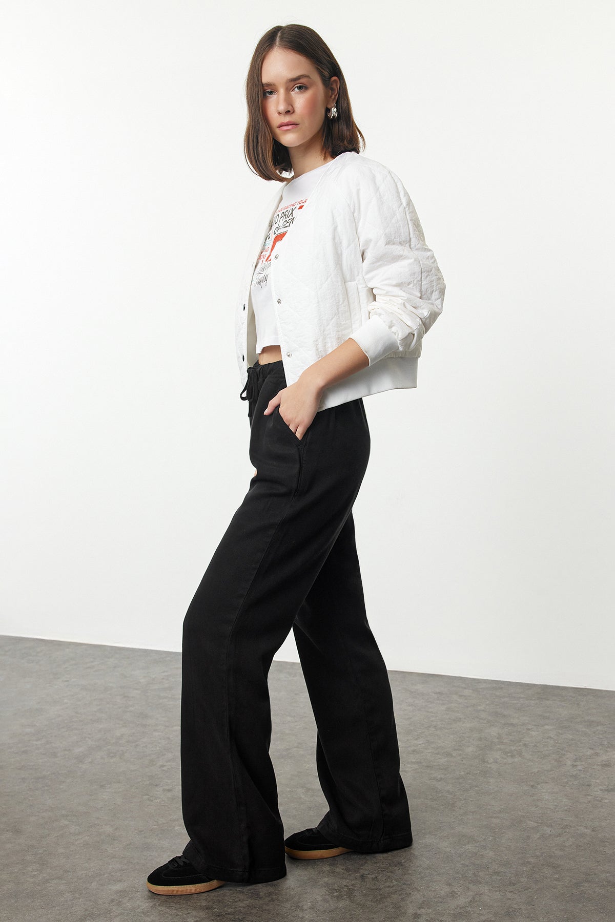Trendyolmilla Bej More Sustainable %100 Tencel™ Beli Lastikli Yüksek Bel Jeans TWOSS24JE00203