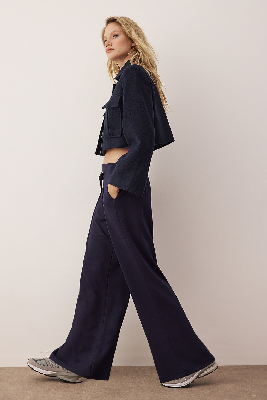 Trendyolmilla Taş Wide Leg Yumuşak Kumaşlı Pilili Esnek Örme Pantolon TWOAW26PL00138