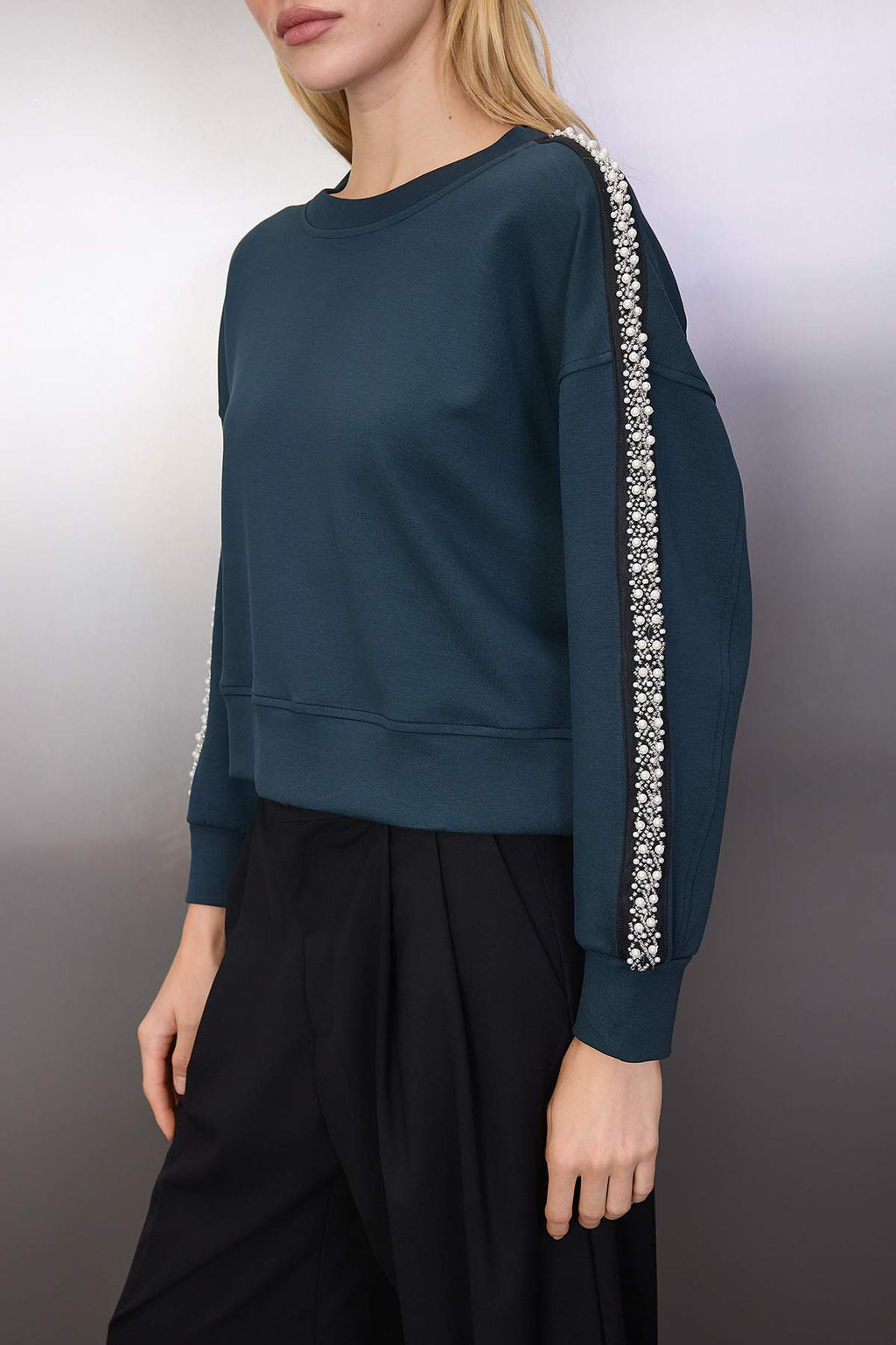 Petrol Taşlı Şerit Aksesuar Detaylı Bisiklet Yaka Regular/Normal Kesim Sweatshirt TWOAW26SW00033