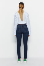 Trendyolmilla Açık Mavi Şekillendiren Etki Yüksek Bel Esnek Skinny Jeans TWOAW24JE00070