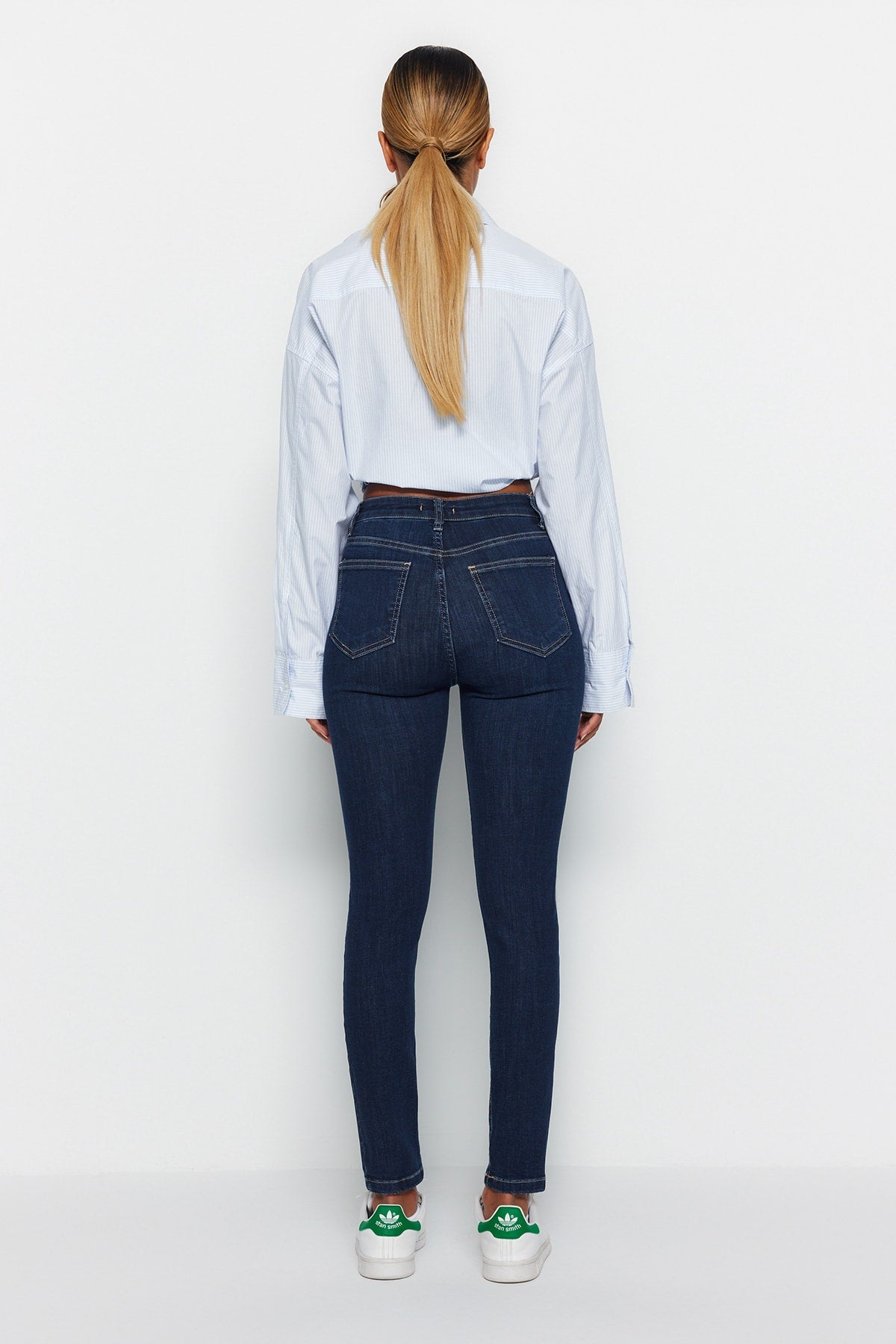 Trendyolmilla Açık Mavi Şekillendiren Etki Yüksek Bel Esnek Skinny Jeans TWOAW24JE00070