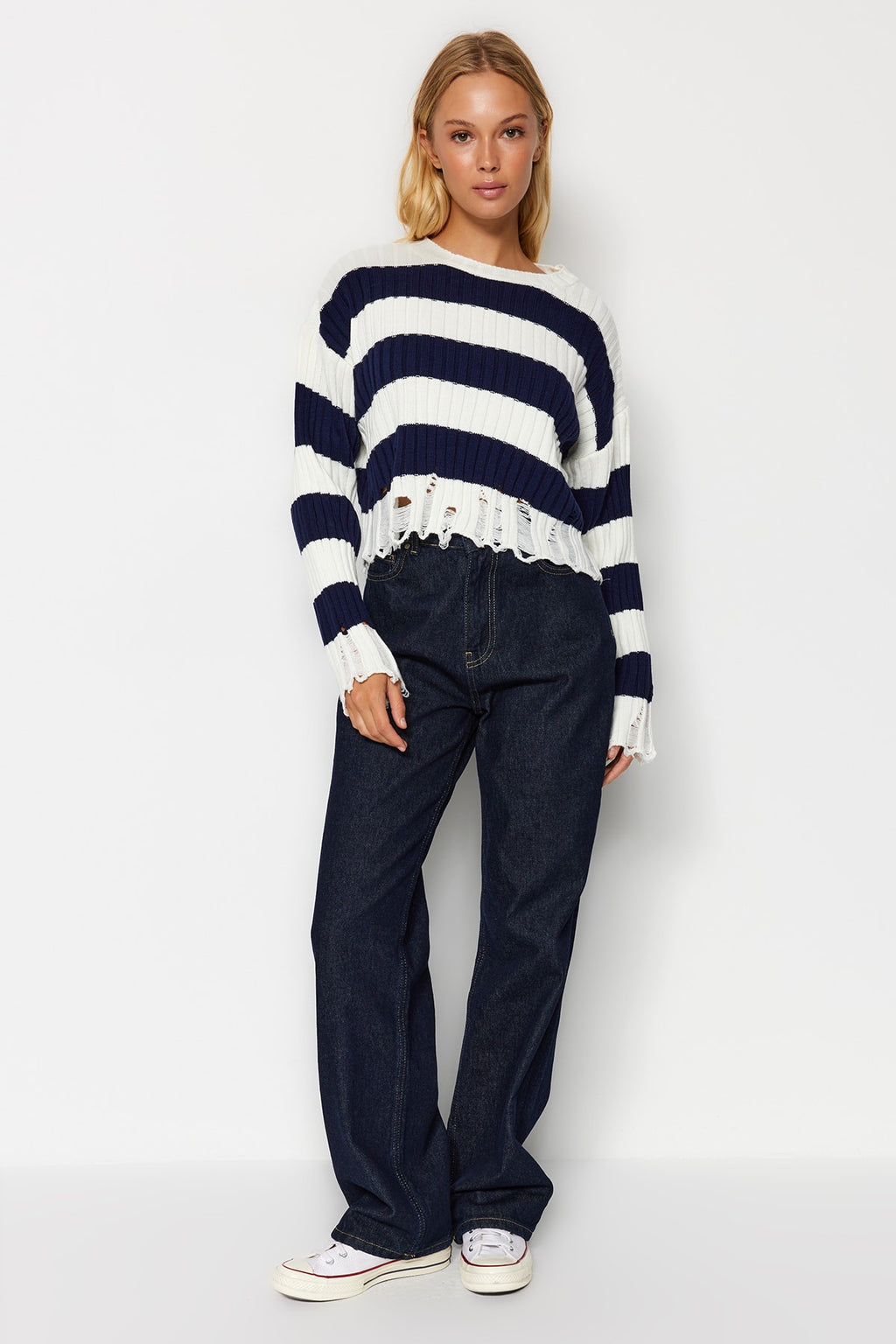 Trendyolmilla Siyah Crop Geniş Kalıp Çizgili Triko Kazak TWOAW24KZ00905