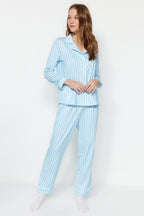 Trendyolmilla Mavi Çizgi Desenli Biyeli İçi Polarlı Gömlek-Pantolon Örme Pijama Takımı THMAW24PT00050